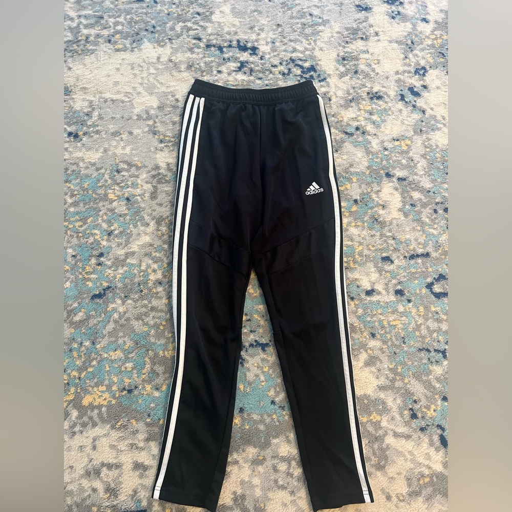 ADIDAS /  Black / 11-12 years / WORN ONCE / Medium Kids